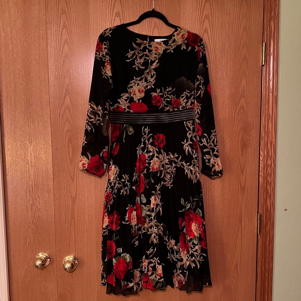 Black floral dress, size large, NWOT